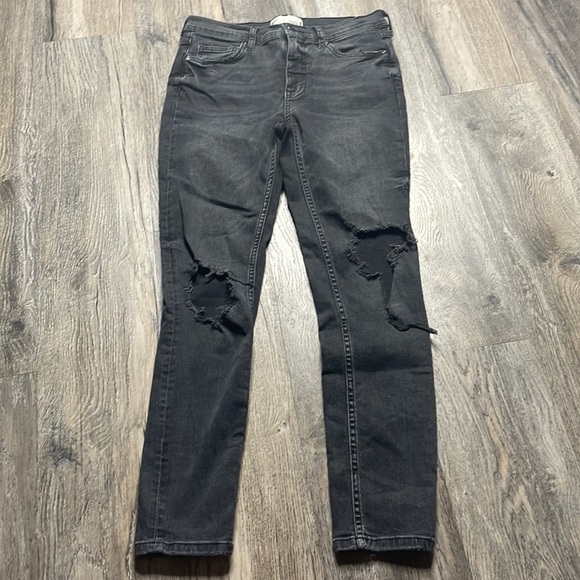 Free People Distressed Black High Rise Skinny Ankle Jean, size 27 - Picture 7 of 11